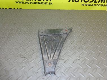 8D0807483 - Ľavý držiak zadného nárazníka - Audi A4/S4/Avant/quattro 1995 - 1999