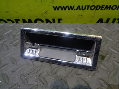 8E0857989 - Predný popolník - Audi A4 2001 - 2008 A4 Cabriolet 2003 - 2009 Seat Exeo 2009 - 2014