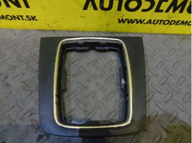 8E0864261A - Kryt radiacej páky - Audi A4 2001 - 2008 A4 Cabriolet 2003 - 2009 Seat Exeo 2009 - 2014