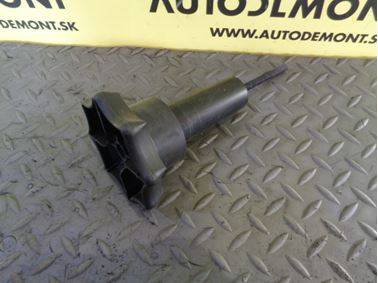 8L0803899B - Skrutka upevnenia rezervného kolesa - Audi A3 1997 - 2003