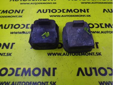 8D0121276 - Silentbloky chladiča vody - Audi A4 1995 - 2001 A6 1998 - 2005 A8 1994 - 2003 VW Passat 1997 - 2005 Škoda Superb 2002 - 2008