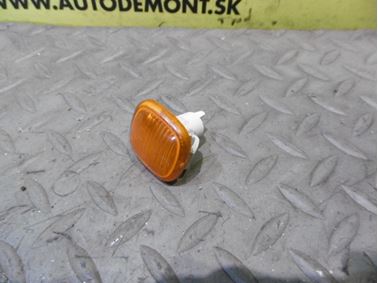 4D0949127 - Smerovka do blatníka - Audi A3 1997 - 2000 A4 1995 - 1999 A8 1994 - 1999 Škoda Octavia I 1997 - 2000